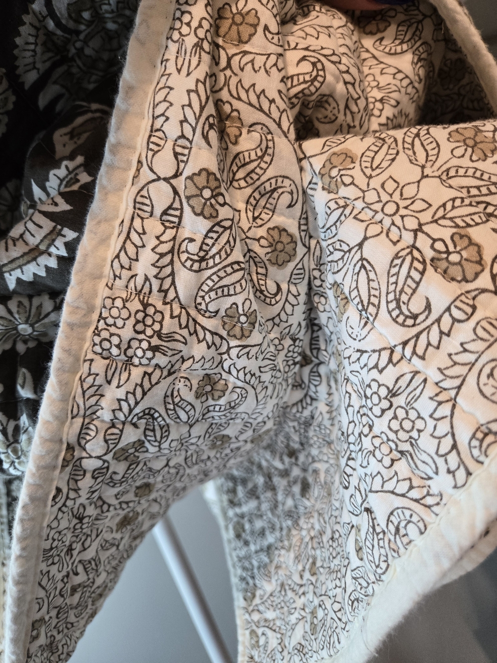 NWOT Levtex REVERSIBLE Brown and White Floral Quilt & 2 Shams - Picture 8 of 15